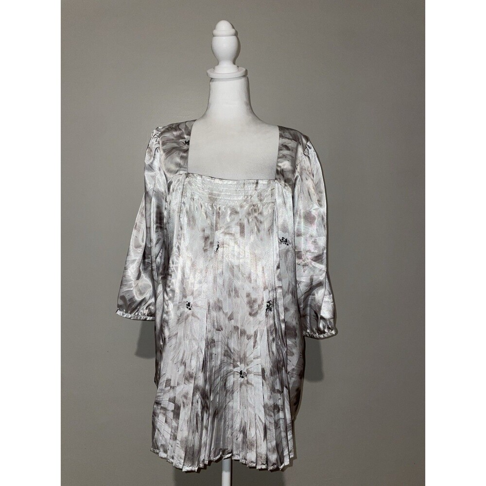NWT Dressbarn 1X Blouse Grey White Floral Square Neck Pleated Plus Size